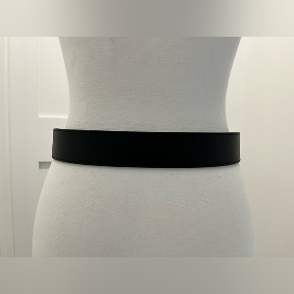 J Crew Double buckle belt in Italian leather Black Small shiny gold hardware - Picture 11 of 13